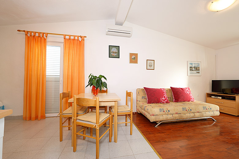 apartments Brkuši, Makarska - dining and living room