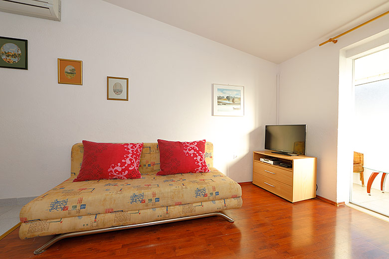 apartments Brkušić, Makarska - living room