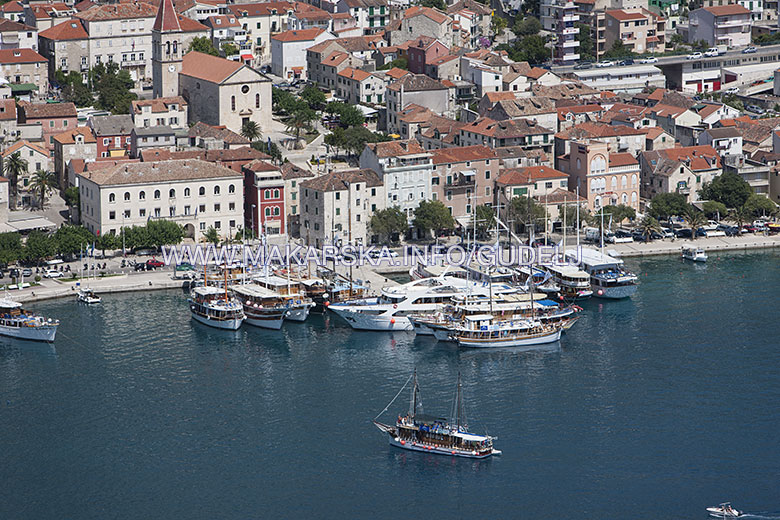 Makarska aerial panorama - Kai square