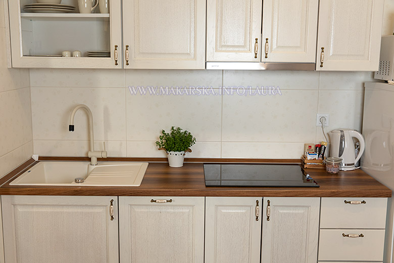 apartments Laura, Makarska - kitchen