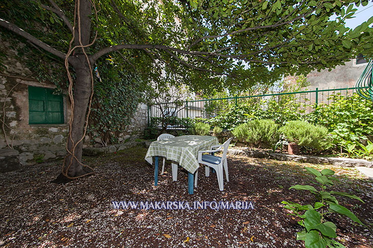 Apartments Marija Orošnjak, Makarska - garden