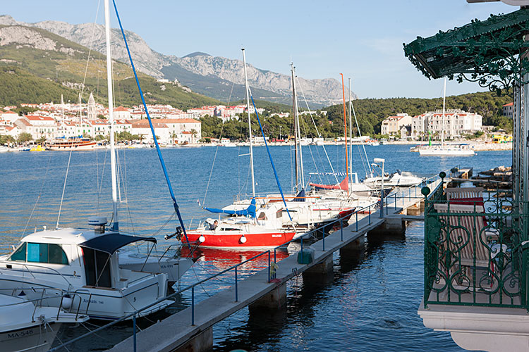 Makarska, apartments Nada - balcony with view on yachts