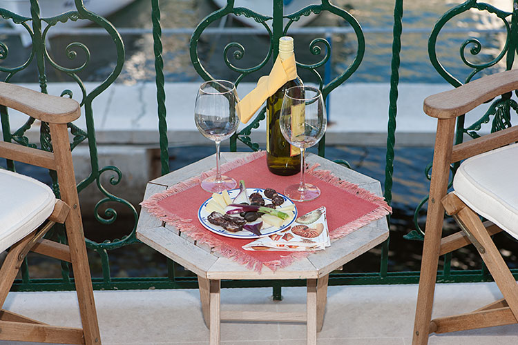 Makarska, apartments Nada - domestic food and drink