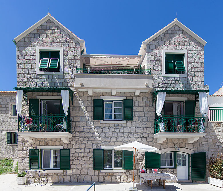 Makarska, apartments Nada Falak - beautiful stone Dalmatian style house