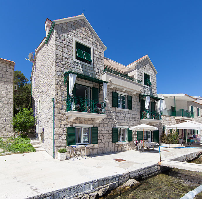 apartments Nada, Makarska - dalmatian old style stone house