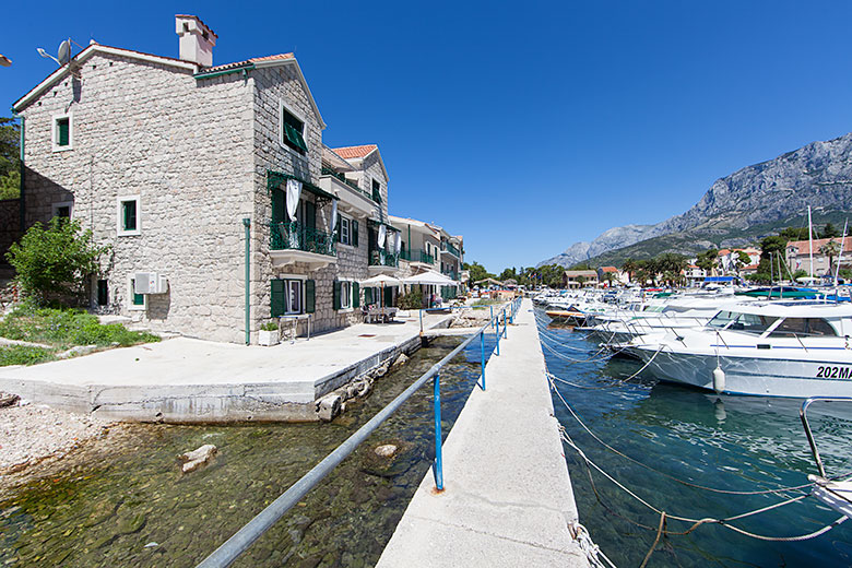 apartments Nada, Makarska - panorama house and sea