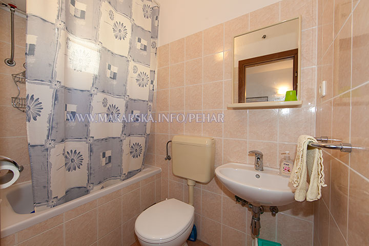 apartments Lidija Pehar, Makarska - bathroom