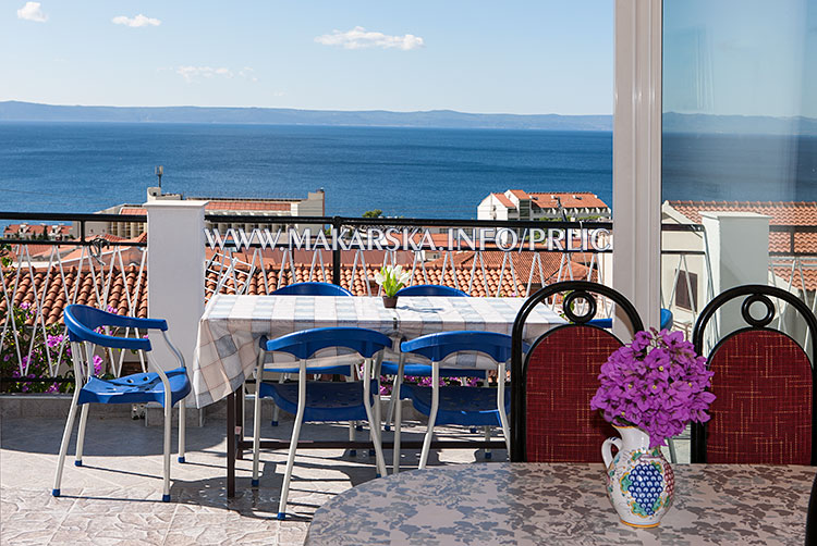 balcony with amazing view on adriatic sea - Balkon mit wunderschön Augenblick auf Adria See und Inseln Brač und Hvar