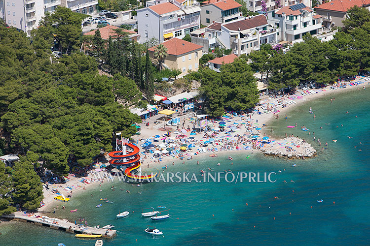 beach toboggan on Makarska beach - Rodelbahn am Strand in Makarska