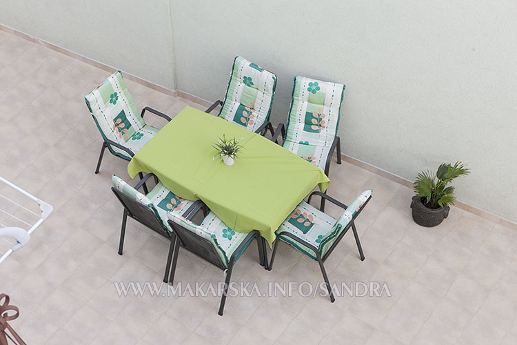 outside furniture in apartments Sandra - Makarska