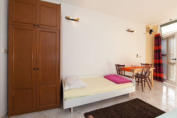 Apartments Tomaš, Makarska - bedroom