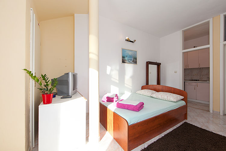 Apartments Tomaš, Makarska - bedroom