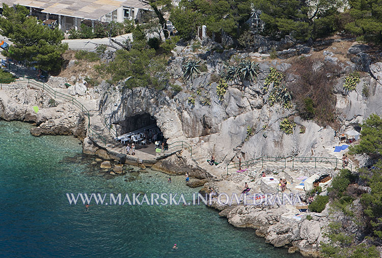 cave as beach bar in Makarska