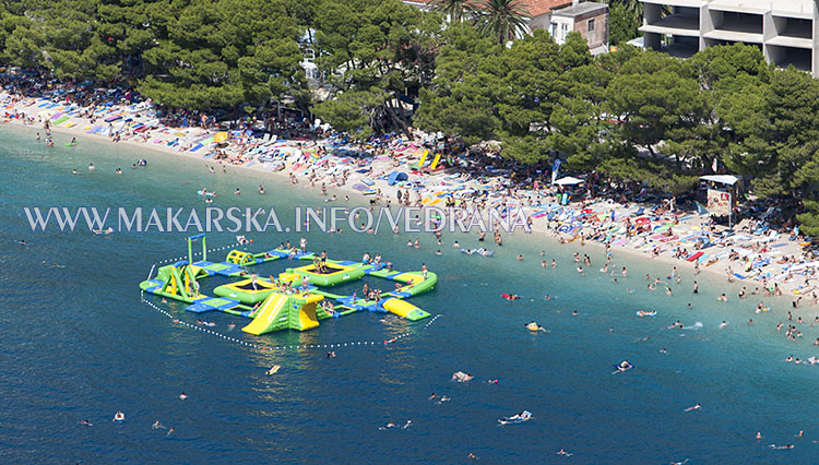 sport and fun games for children on the sea in Makarska